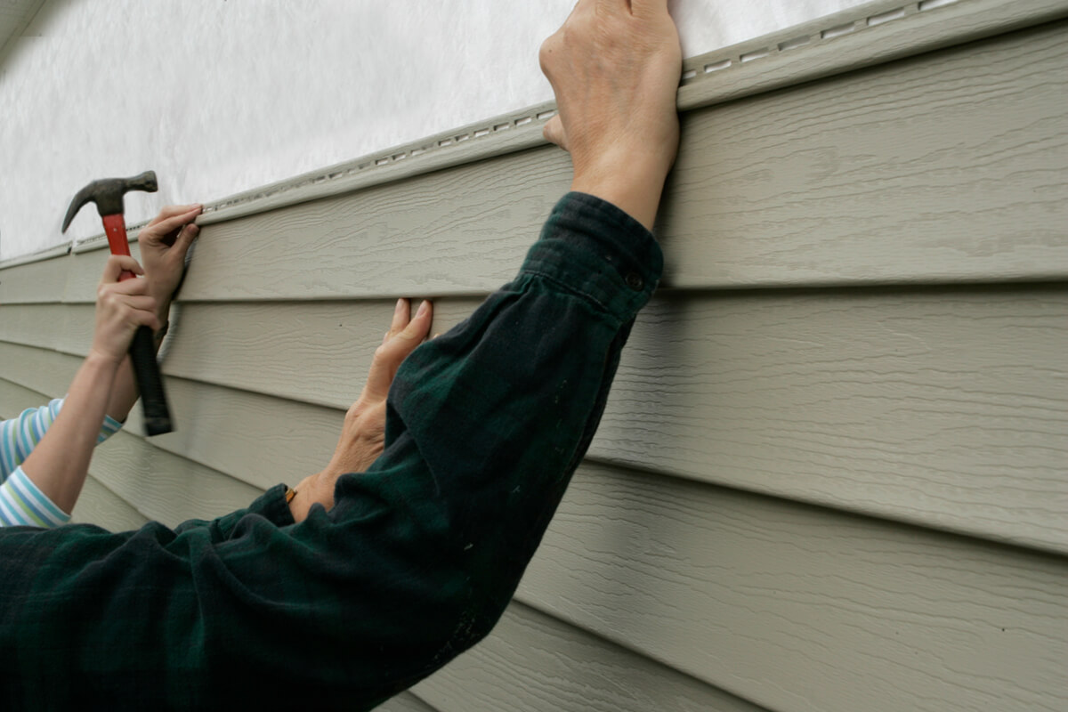 Albatross provides comprehensive vinyl, Hardie board siding services, installations, and repairs.